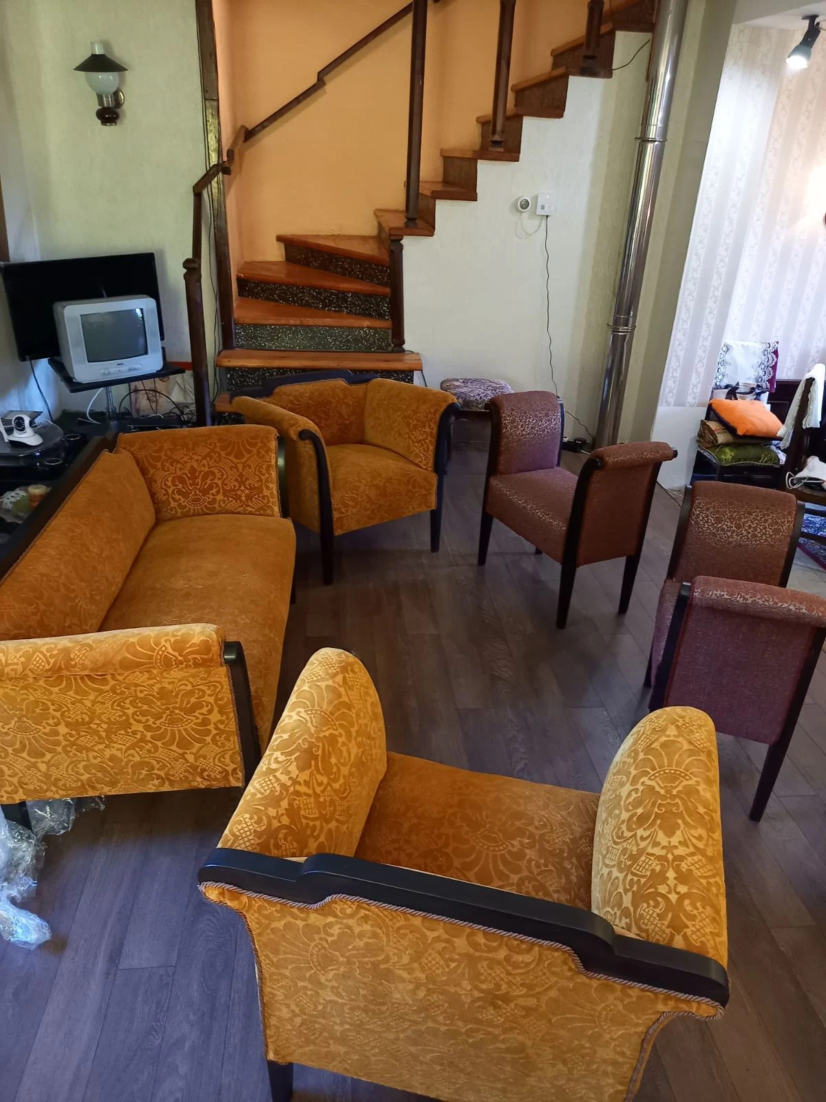 Класическа гарнитура, поглед отстрани